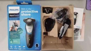 Shaver series 5000 Wet and dry electric shaver S5070/04