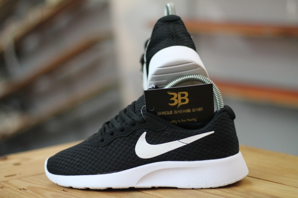 nike tanjun size 4