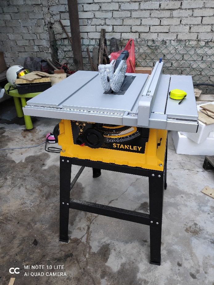 SST1801 Stanley Table Saw, Furniture & Home Living, Home Improvement