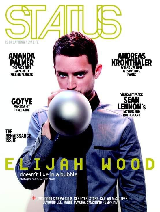 Status magazine Elijah Wood, Hobbies & Toys, Books & Magazines