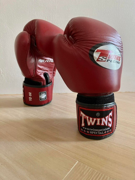 Twins Special Boxing Gloves (10 oz) with three (3) handwraps, Sports ...