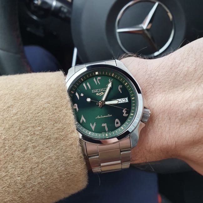 Ultra Rare Seiko 5 SRPH49K1 Middle East Exclusive Green dial SKX, Luxury,  Watches on Carousell
