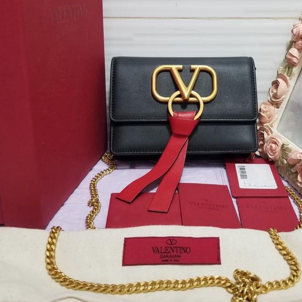 Valentino Garavani - Authenticated VRing Handbag - Leather Black Plain for Women, Never Worn