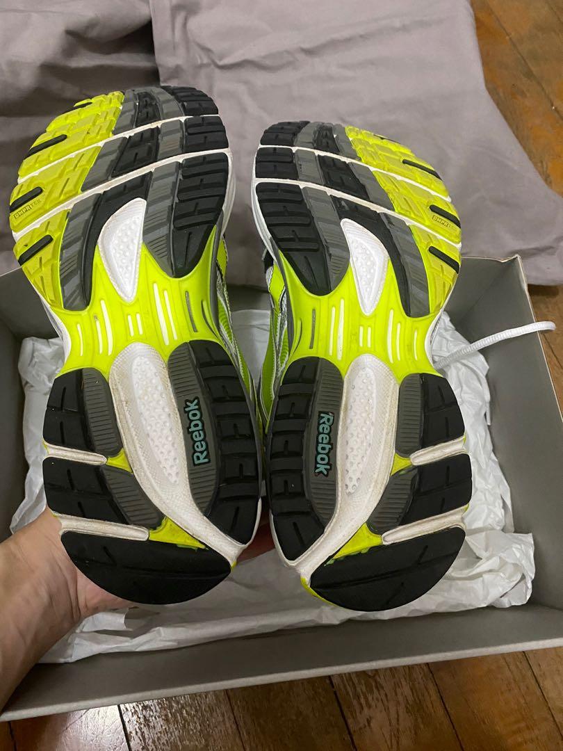 Reebok spike sale runner 4