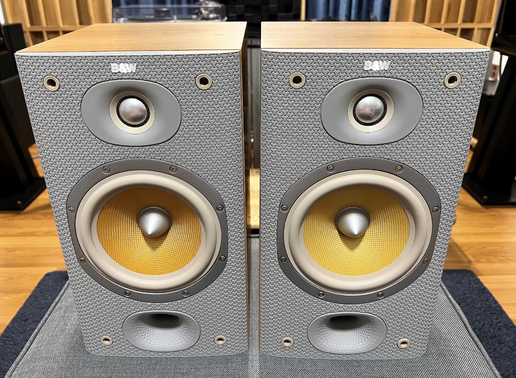 B W DM601 S3 Bookshelf speaker