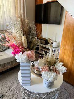 Dried flowers arrangement with vase