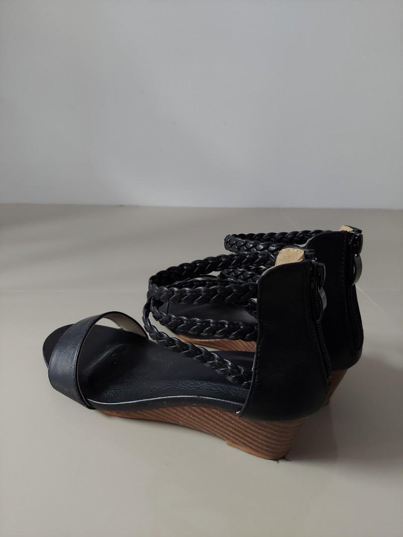 Figlia wedge sandals, Women's Fashion, Footwear, Flats & Sandals on ...