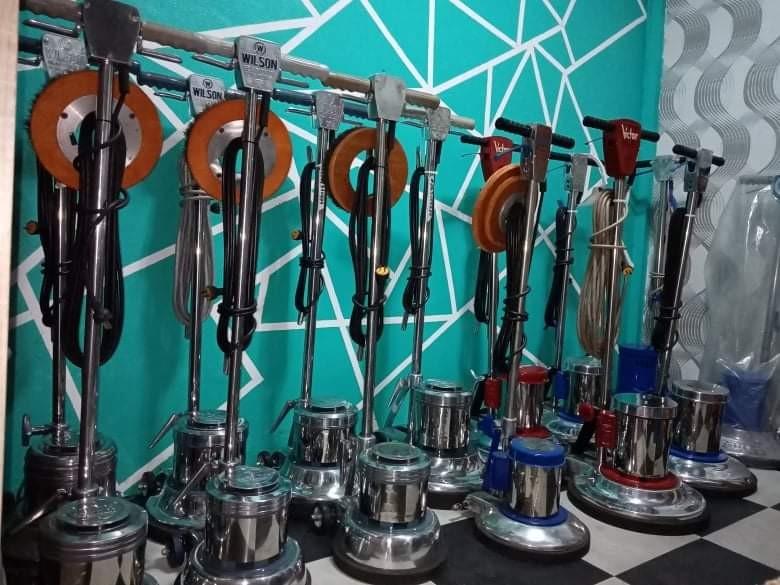 FLOOR POLISHER HEAVY DUTY (Category: Industrial Equipment) located in Manila. Submitted by ghelzkie (Listing ID 1157798180, Image 2). Description: RECON REFURSHED FLOOR POLISHER 🎉HEAVY DUTY 🎉WET & DRY inclusion 🎉Accessories 🎉Warranty for more info contact me 09566115944/ 09184414498.