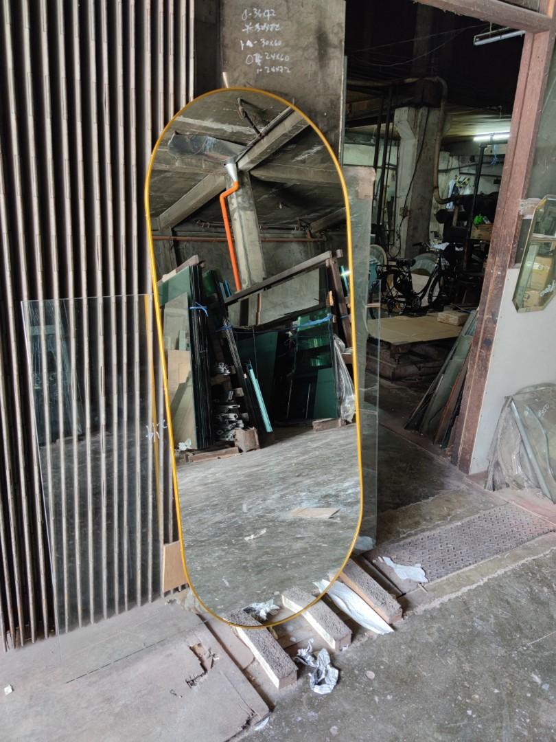 Full body oval mirror (Category: Mirrors) located in Malabon City. Submitted by mirrors.ph (Listing ID 1157692837, Image 3). Description: Full body oval mirror with gold aluminum frame and plywood backing. Using 6mm thick copper free lead free mirror Size: 2.5ft x 6ft P4050 Add P200 if with back hook Available colors gold, glossy black, matte black, white, and silver aluminum frame. Customize sizes and shapes are welcome..