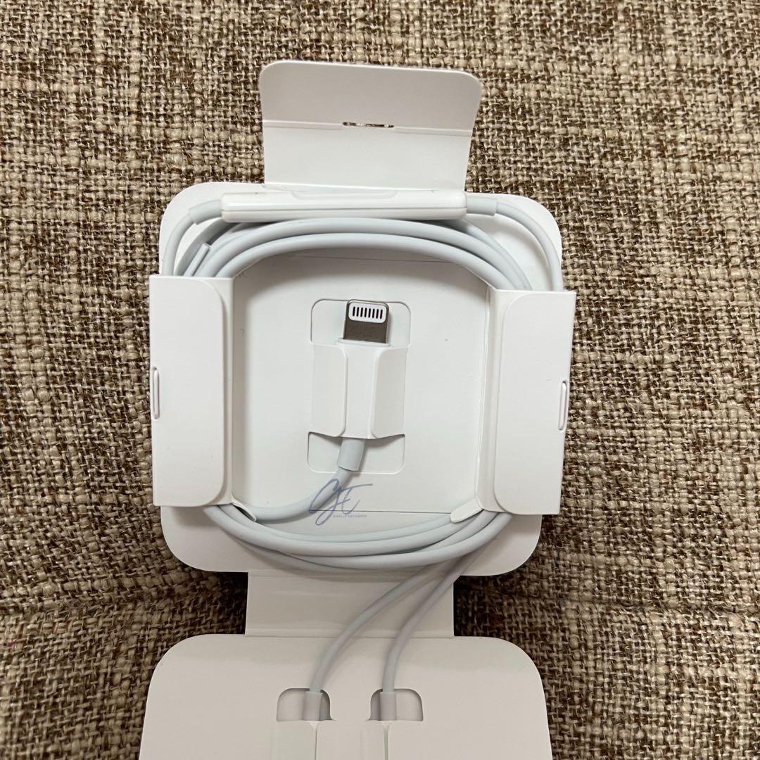 IPHONE HEADSET/EARPODS (Category: Headphones & Headsets) located in Pasig City. Submitted by preloved_by_g (Listing ID 1157670001, Image 3). Description: iPhone EarPods/Headset (not AirPods) available All unused/brandnew Message me directly Shopee COD available.