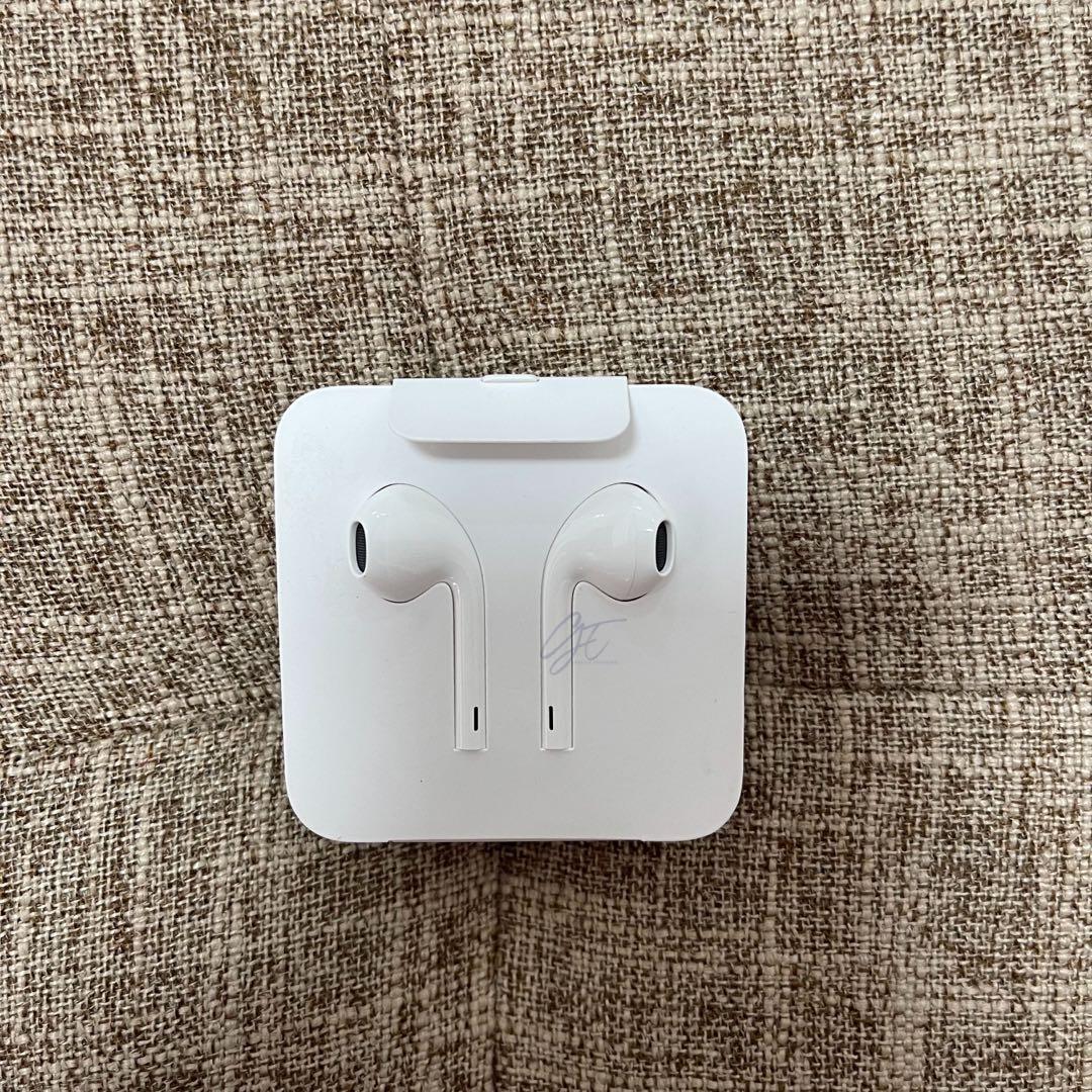 IPHONE HEADSET/EARPODS (Category: Headphones & Headsets) located in Pasig City. Submitted by preloved_by_g (Listing ID 1157670001, Image 1). Description: iPhone EarPods/Headset (not AirPods) available All unused/brandnew Message me directly Shopee COD available.