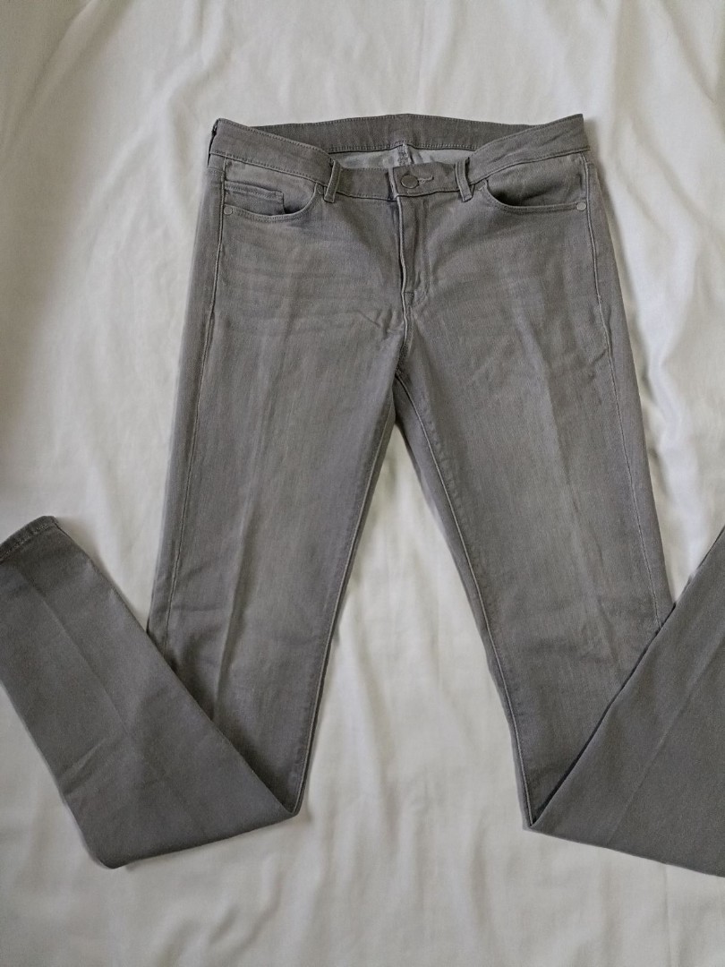 Uniqlo Grey Jeans, Women's Fashion, Bottoms, Jeans on Carousell