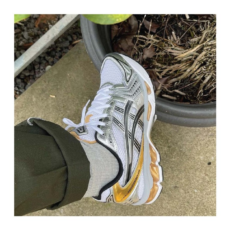 Asics gel kayano gold top