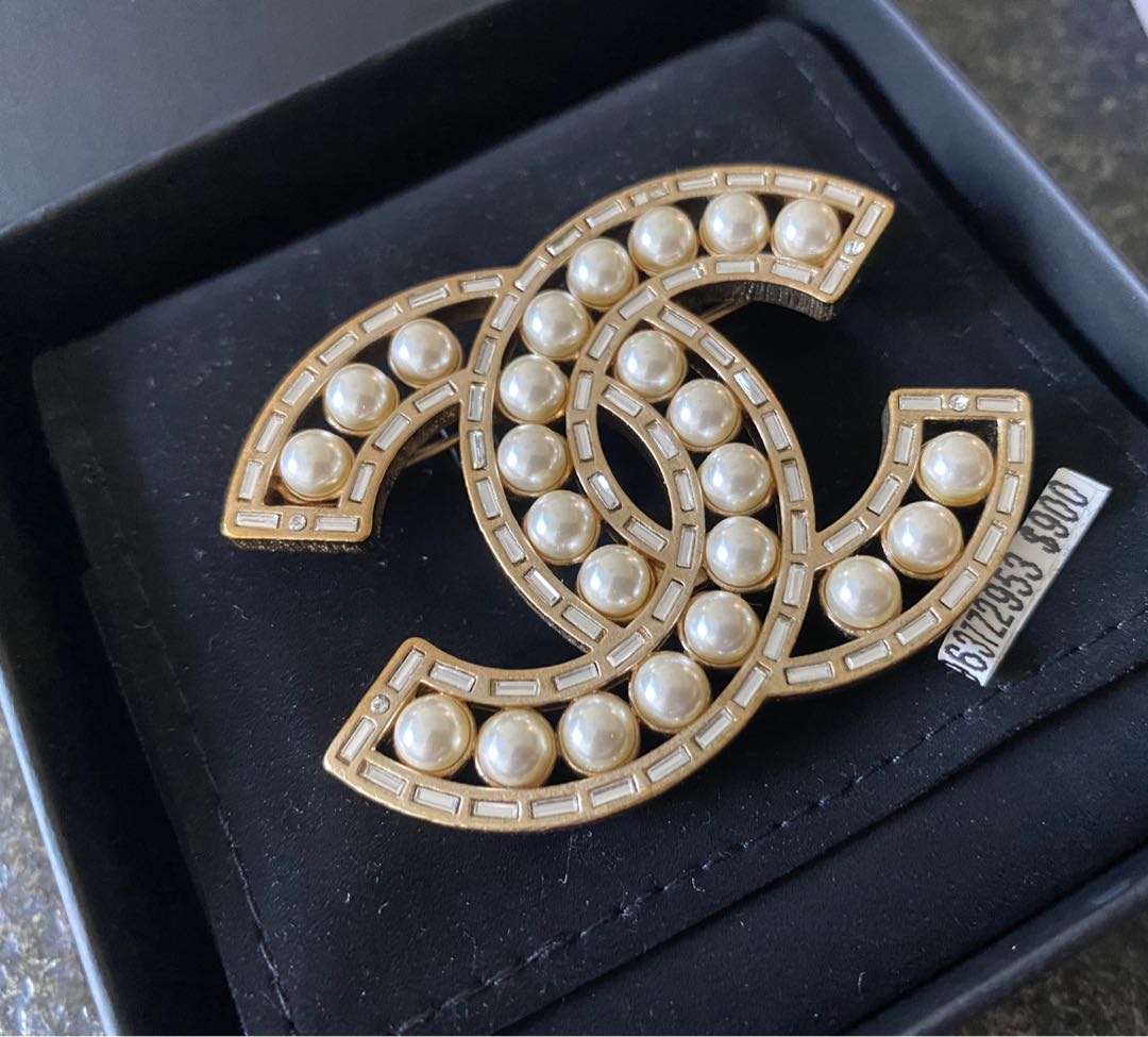 BN Chanel Pearl and Crystal Brooch, Women's Fashion, Jewelry