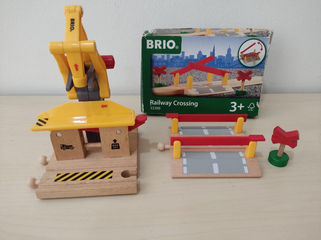 Brio railway crossing cheap