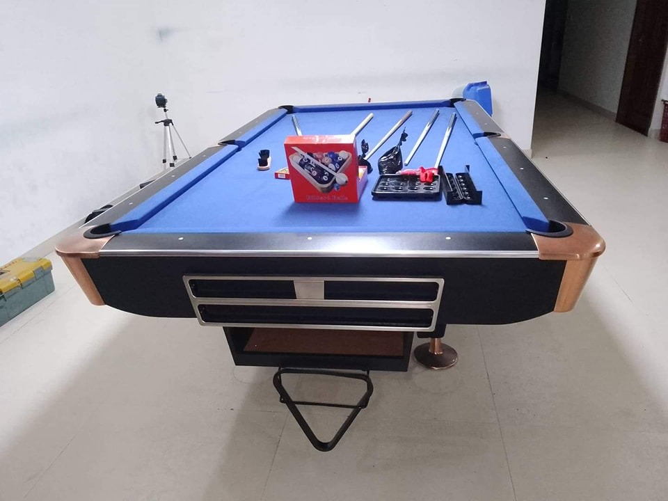 Brunswick Billiard table Standard size with complete accessories