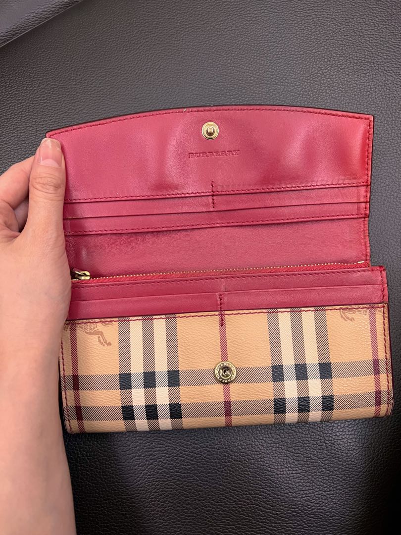 Burberry Wallet, Women's Fashion, Bags & Wallets, Wallets & Card Holders on  Carousell