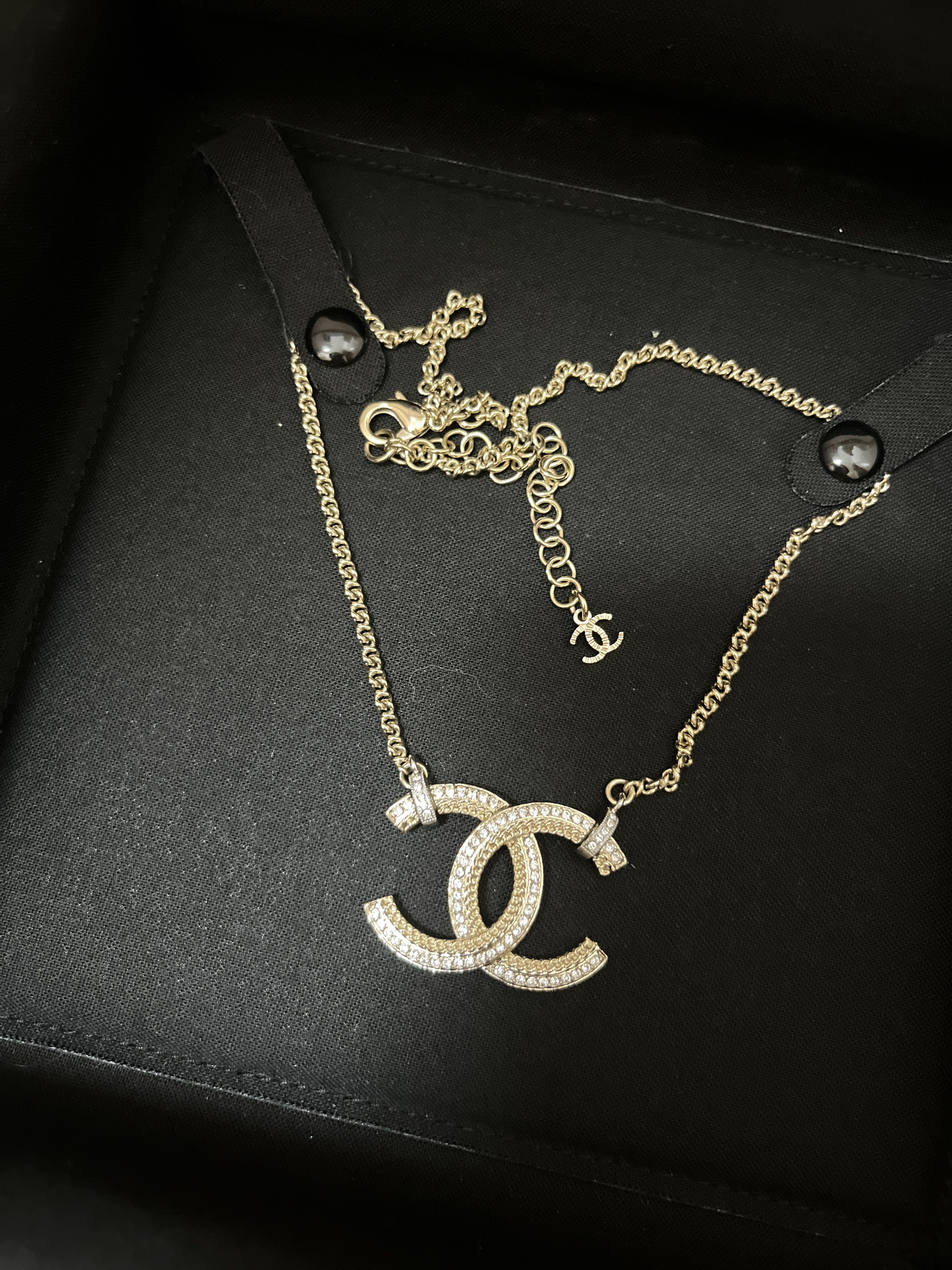 Chanel pendant cc clearance