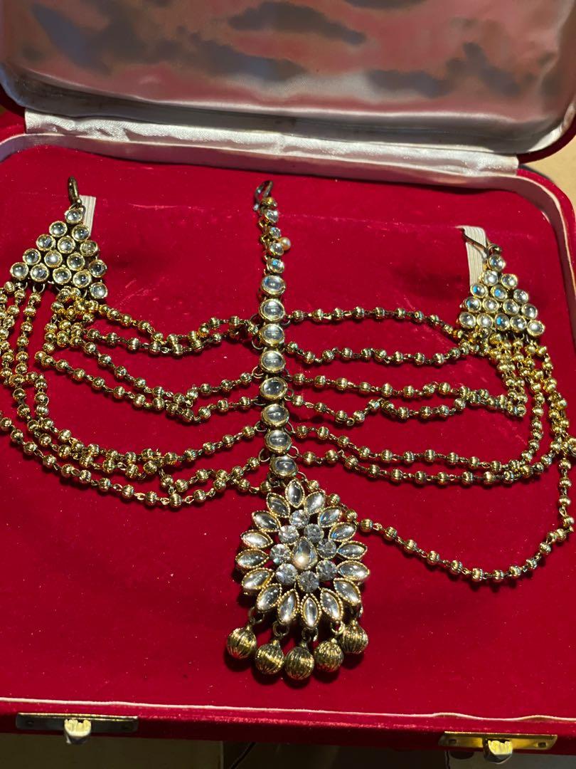 Red jewellery accessories shop