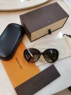 LV Mascot Pilot Sunglasses Louis Vuitton Z1030E, Luxury, Accessories on  Carousell