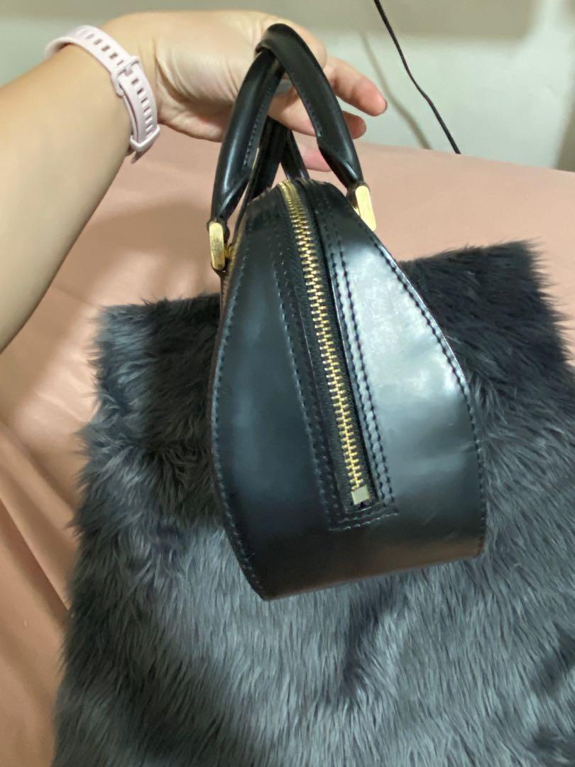 LV Jasmine Epi (Category: Luxury Bags & Wallets) located in Taguig. Submitted by jeremiah2911. (Listing ID 1157958356, Image 3). Description: Personal bag.
