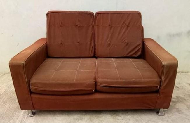 Original Uratex 3 Seater Sofa (Category: Sofas) located in Quezon City. Submitted by amara0914 (Listing ID 1157921326, Image 1). Description: For Sale Preloved Very Good Condition No Issue Original Uratex Foam 3 Seater Sofa Chocolate Brown.