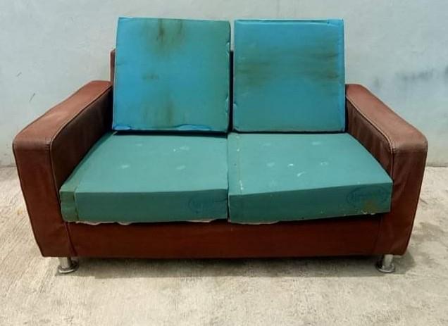 Original Uratex 3 Seater Sofa (Category: Sofas) located in Quezon City. Submitted by amara0914 (Listing ID 1157921326, Image 2). Description: For Sale Preloved Very Good Condition No Issue Original Uratex Foam 3 Seater Sofa Chocolate Brown.