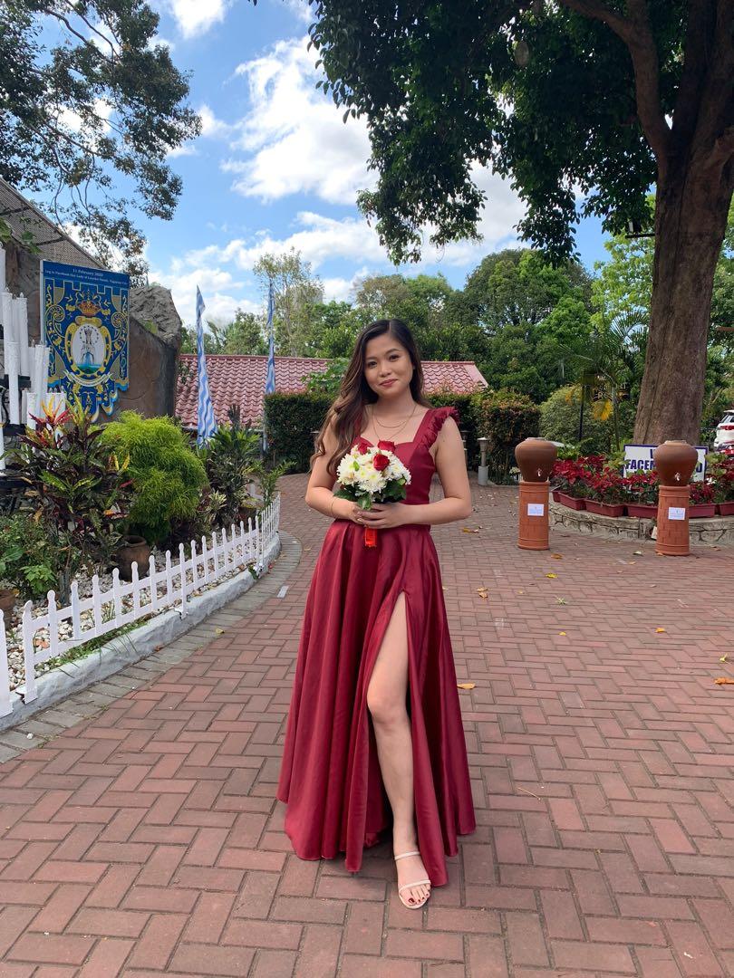 Long gown with shop slit