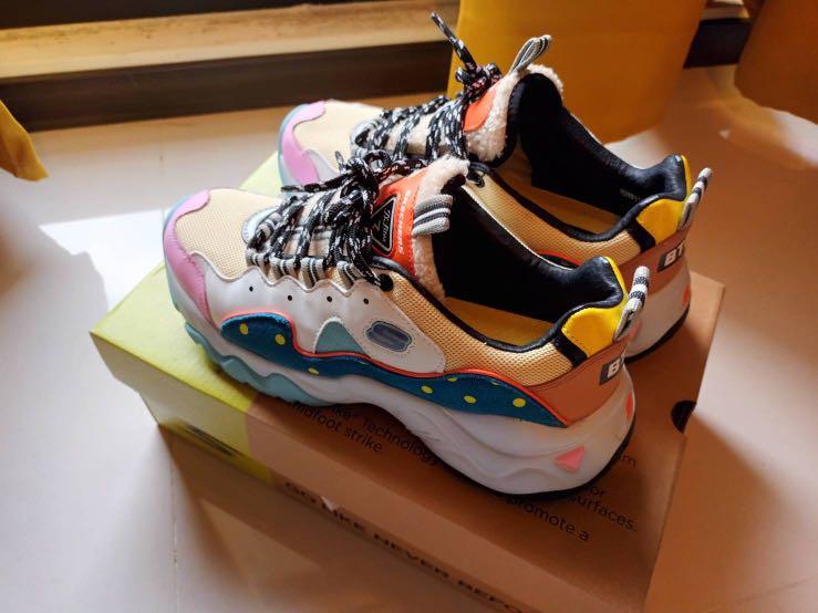 SKECHERS x Line Friends