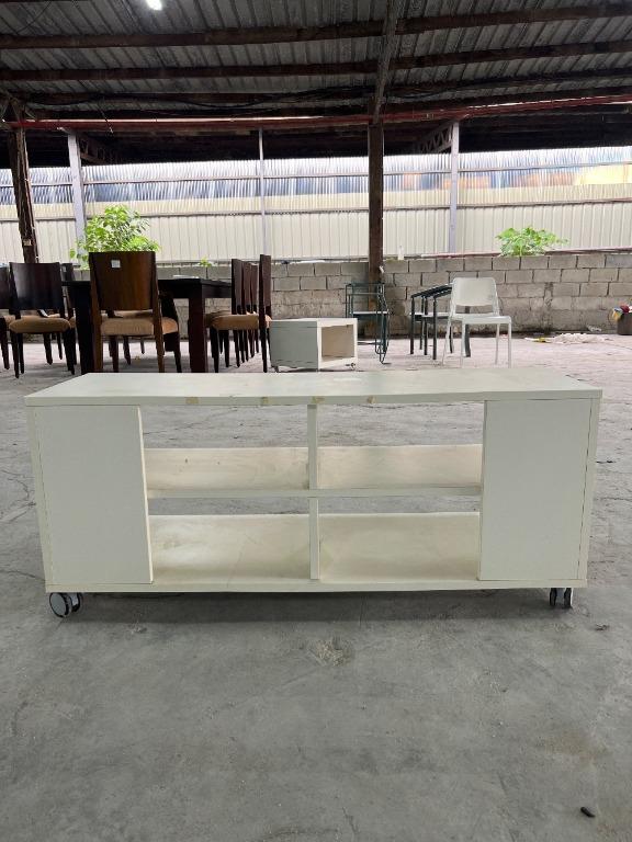 Small TV with Wheels White Colour / TV Kecil dengan