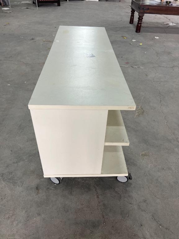 Small TV with Wheels White Colour / TV Kecil dengan