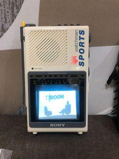 Sony FD44A CRT Portable B/W Sports TV  FM Radio w/ sun-hood & water-resistant case 