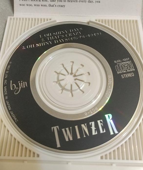 TWINZER OH SHINY DAYS 日版 二手單曲 CD, 興趣及遊戲, 收藏品及紀念品, 明星週邊在旋轉拍賣