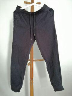 Uniqlo Black sweatpants, Women's Fashion, Bottoms, Other Bottoms on  Carousell