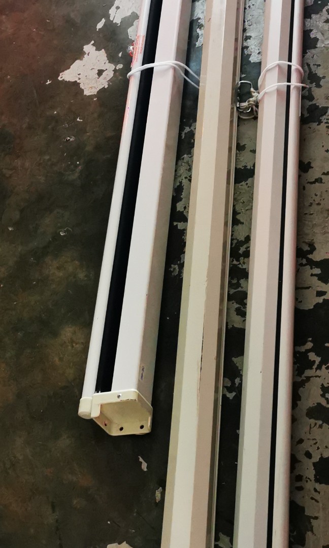 Used Projector Screen, TV & Home Appliances, TV & Entertainment