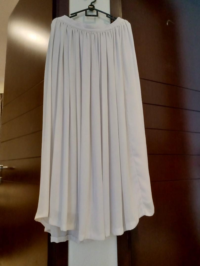 white skirt women