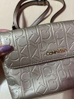 (Category: ) located in . Submitted by thewwardrobe (Listing ID 1152937766, Image 1). Description: .