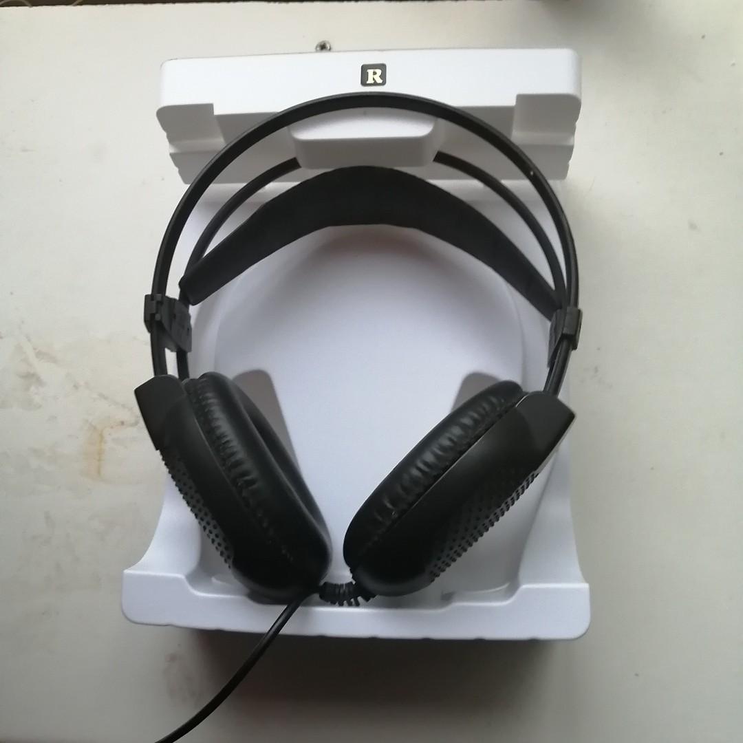 AKG Overear headphones Wired (Category: Music Accessories) located in Kogarah. Submitted by dreamout (Listing ID 1152832630, Image 2). Description: AKG K44 OverEar headphones Wired Black Very comfortable. Selling as I bought wireless headphones. Pickup Brighton Le Sands NSW.