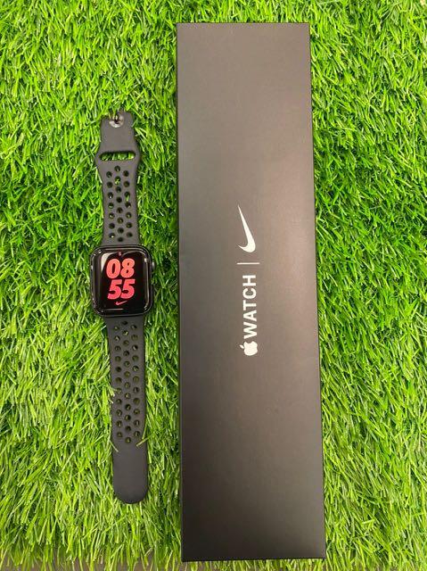 Apple Watch SE Nike 44MM, Men's Fashion, Watches & Accessories