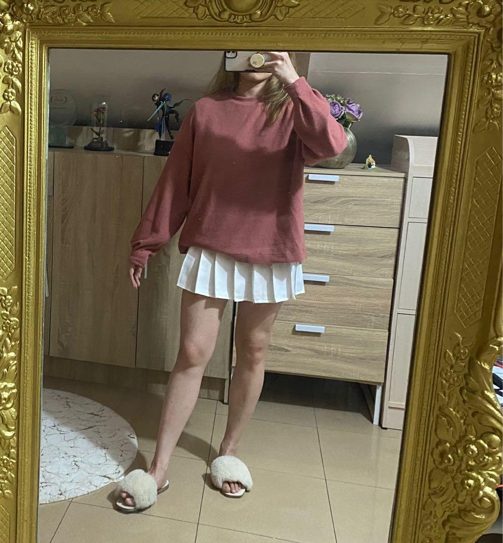 Astradivarius Basics Pink Oversized Sweater / Longsleeves (Category: Longsleeves) located in Cainta. Submitted by cinefr_ (Listing ID 1152918486, Image 2). Description: RFS: Decluttering Size is xs but fits s-l since it’s oversized.