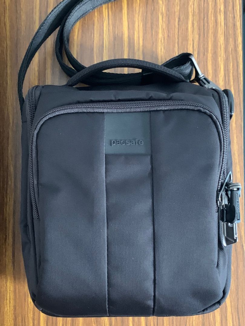 Camsafe LS anti theft classic crossbody camera bag Photography