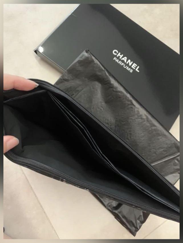 Chanel parfums bag top