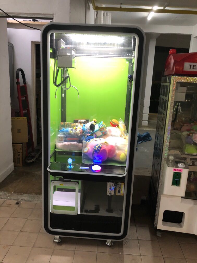 Claw machine (digital setting), Hobbies & Toys, Toys & Games on Carousell