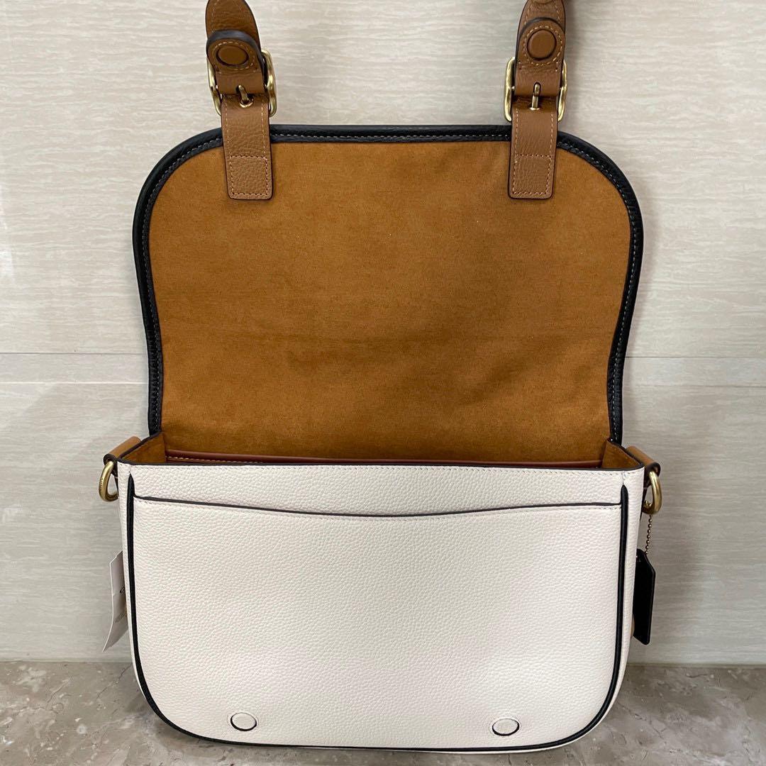 Coach Field Messenger Bag With Coach Badge, Women's Fashion, Bags