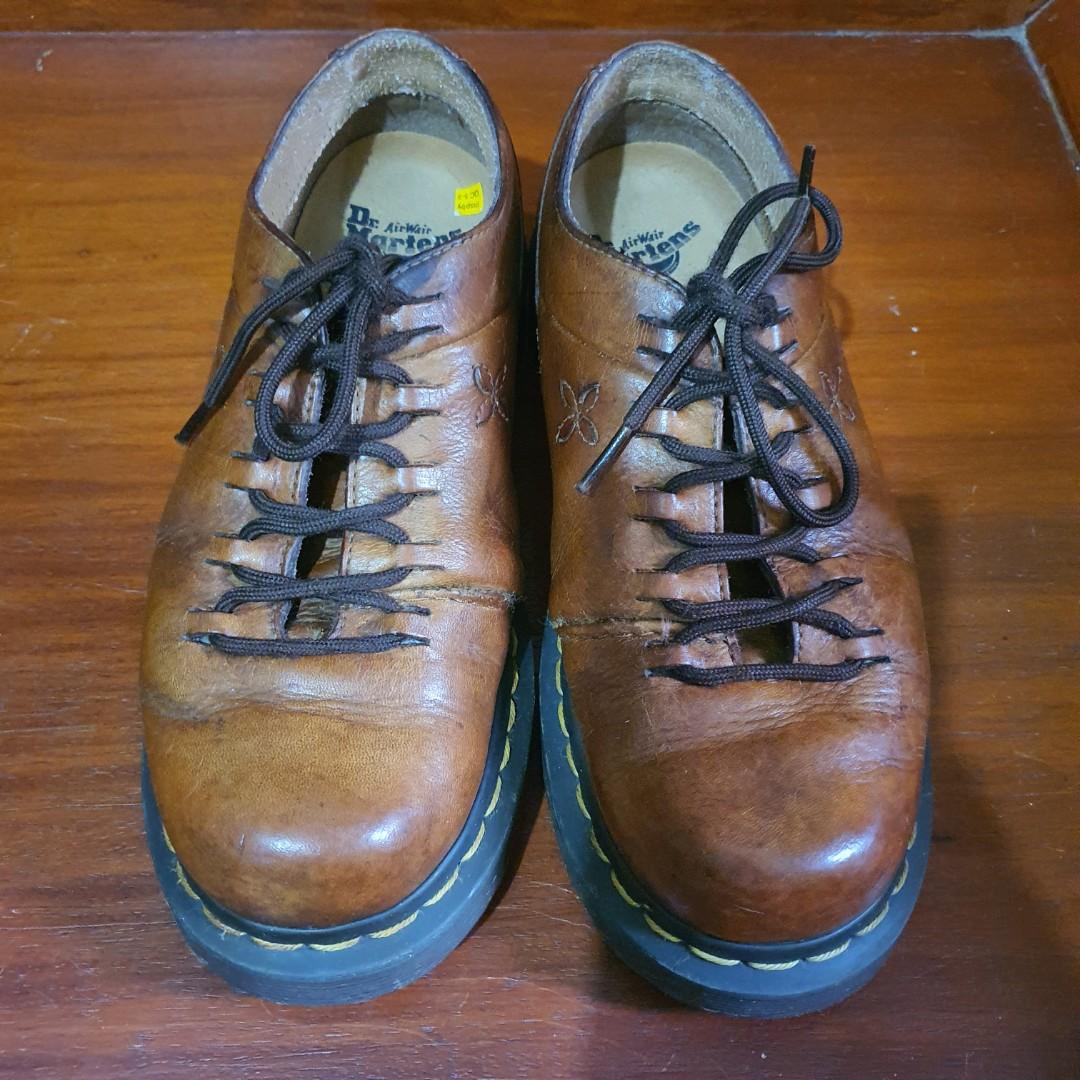 DR. MARTENS 1C23 UK 5 MIC (Category: Loafers) located in Cauayan City . Submitted by gwenesday (Listing ID 1152261651, Image 1). Description: Vintage Dr. Martens 1C23 Oxford Made in China UK 5 USM 6 USL 7 EU 38 CM 25 my dad's creases, heel drags removable insole P2000 FREE SHIPPING negotiable.