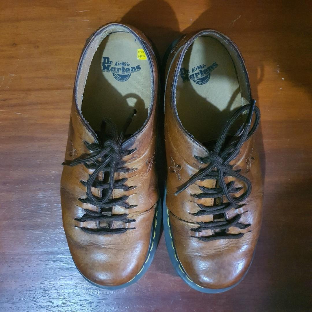 DR. MARTENS 1C23 UK 5 MIC (Category: Loafers) located in Cauayan City . Submitted by gwenesday (Listing ID 1152261651, Image 3). Description: Vintage Dr. Martens 1C23 Oxford Made in China UK 5 USM 6 USL 7 EU 38 CM 25 my dad's creases, heel drags removable insole P2000 FREE SHIPPING negotiable.