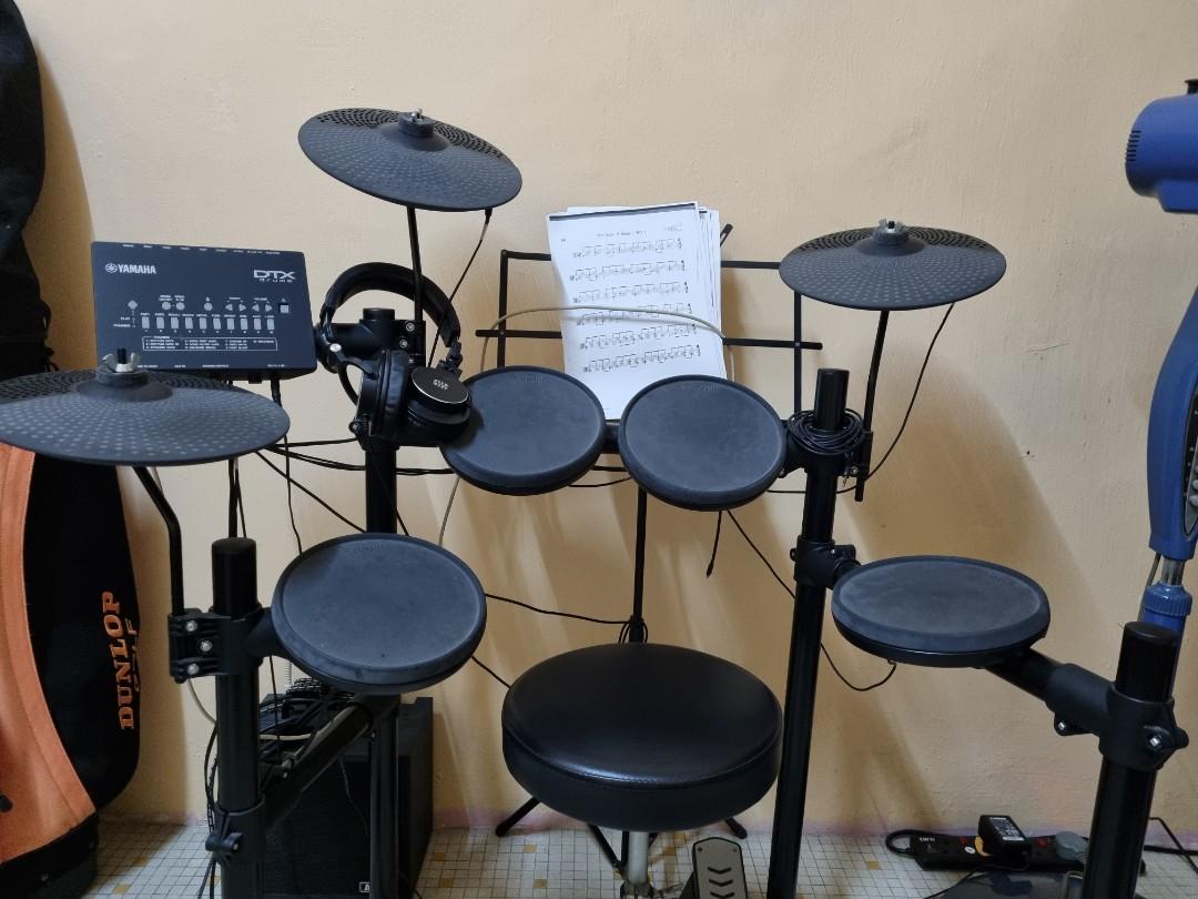 Electric Drum Yamaha DTX 402k with stroke headset and amp