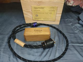 （分類：）位於 。 由 gabrielni 提交（商品編號 1152907484，圖片 1）。簡介： 。