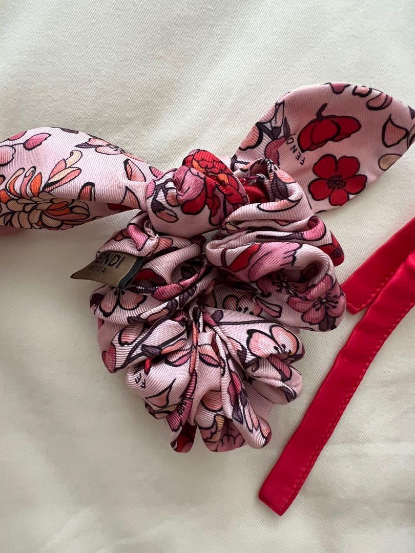 Pink fendi scrunchie 2025