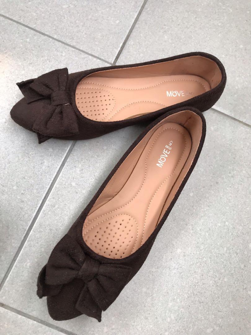 Flat shoes branded best sale